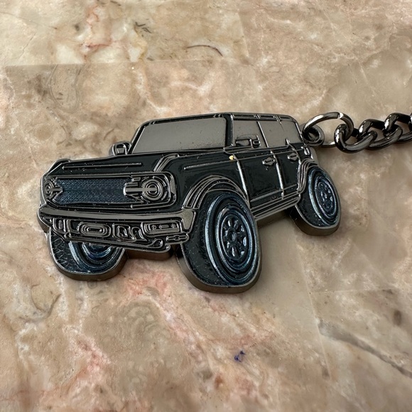 Black Bronco logo Keychain Accessories 4 door key chain Ford Bronco Truck Key - Picture 2 of 3